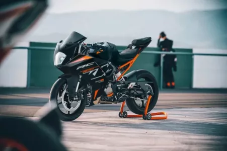 KTM RC 200 ABS 2024