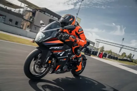 KTM RC 200 ABS 2024 Perfil