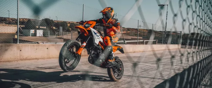 KTM 390 SMC R 2026 Acción