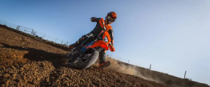 KTM 690 SMC R 2026 Curvas