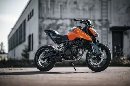 KTM 250 Duke 2024 Acción